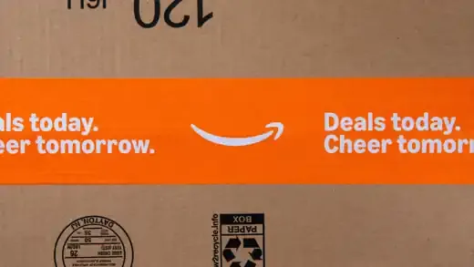 Amazon 如何把 50 多条业务线重新收束成一个既统一又能高速扩张的品牌系统