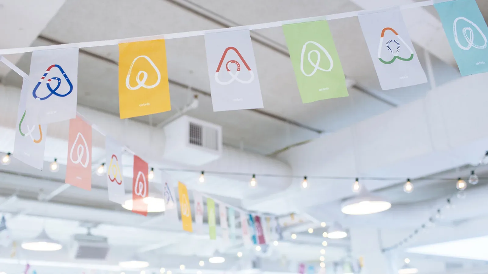 Airbnb 环境与活动触点品牌语言