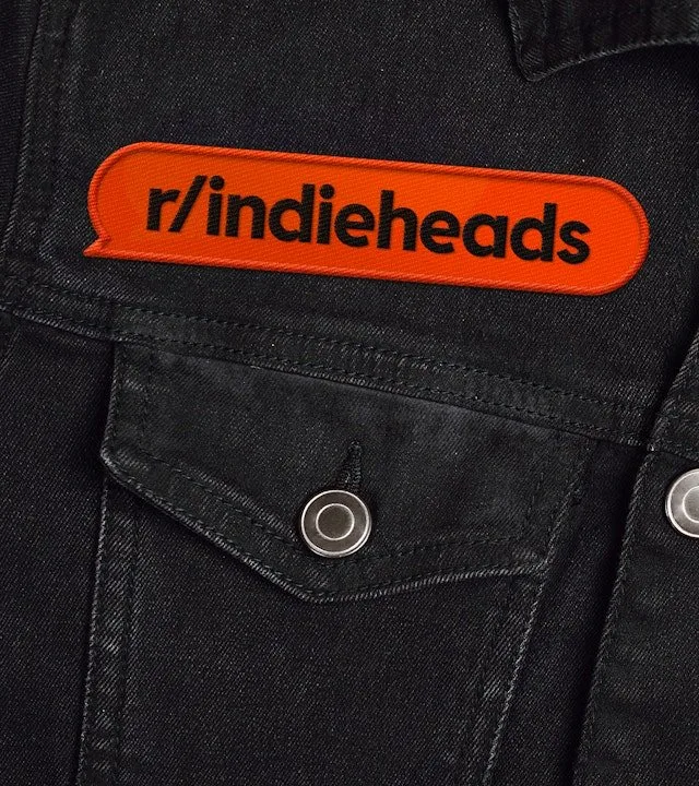 Reddit 品牌系统在贴章和周边中的应用