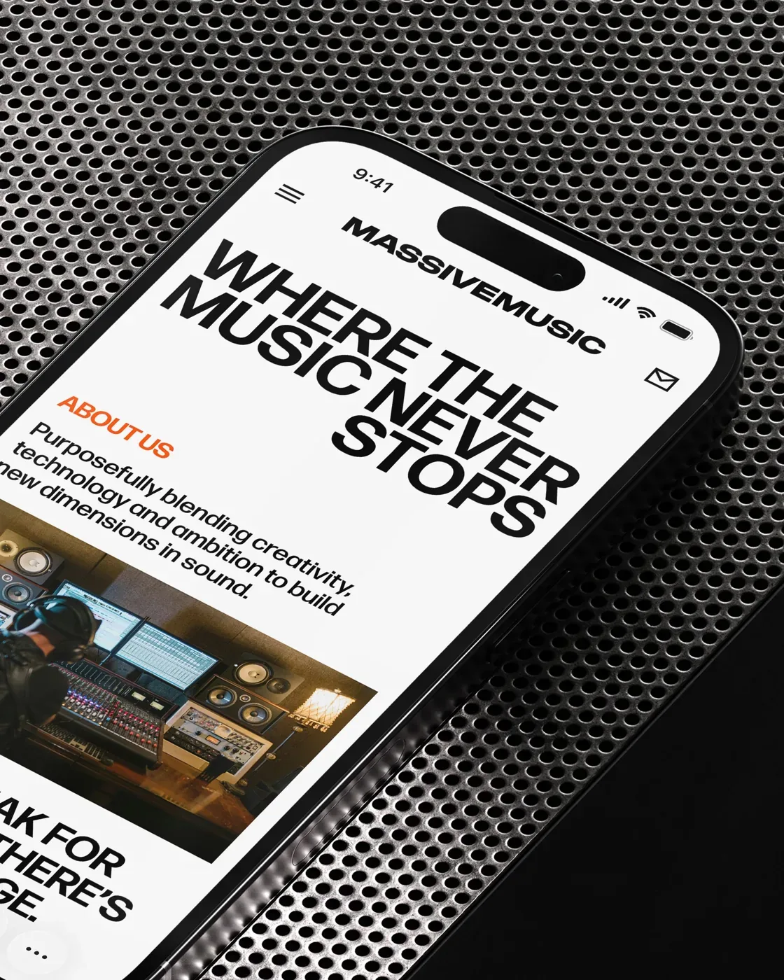 MassiveMusic 在移动端官网中呈现内容与案例