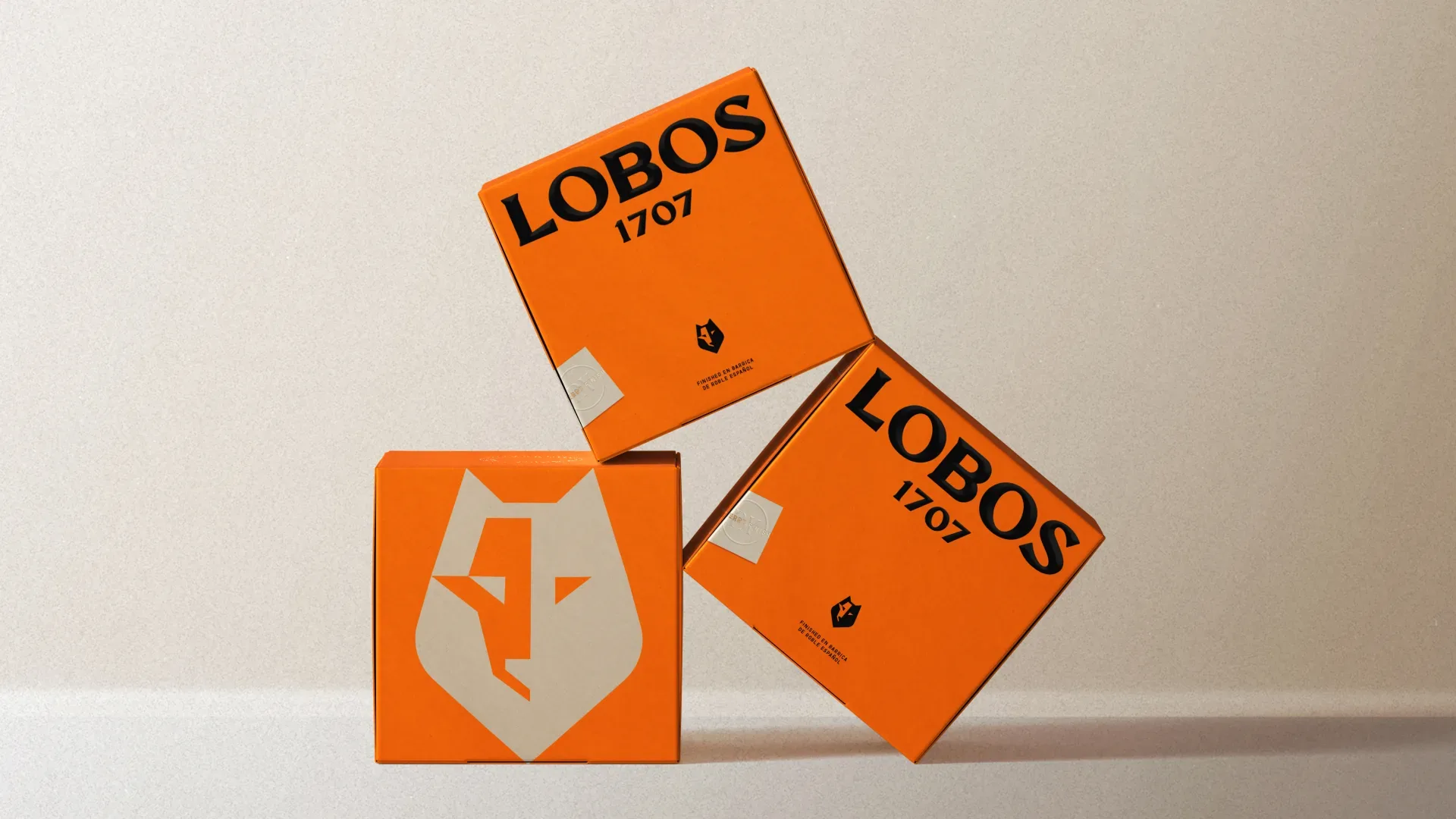 Lobos 1707 品牌视觉案例 5