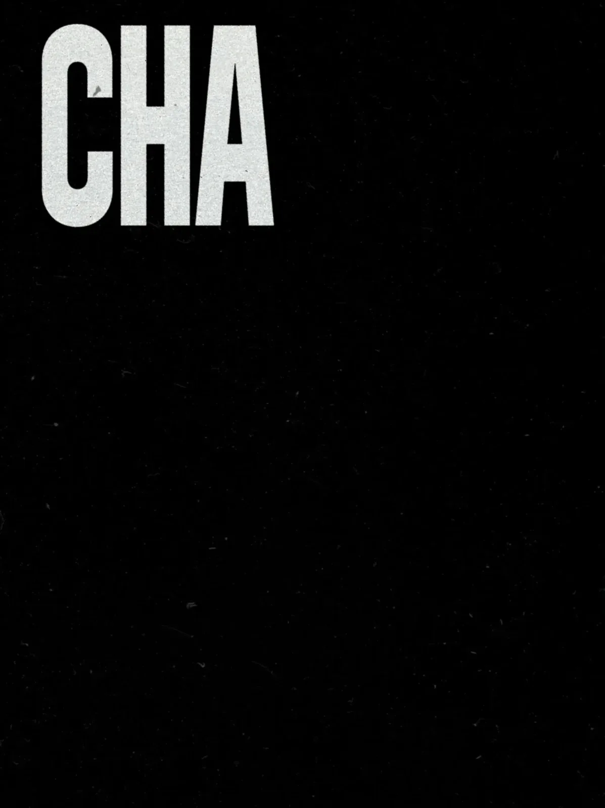 黑底上的Cha Cha字样标识