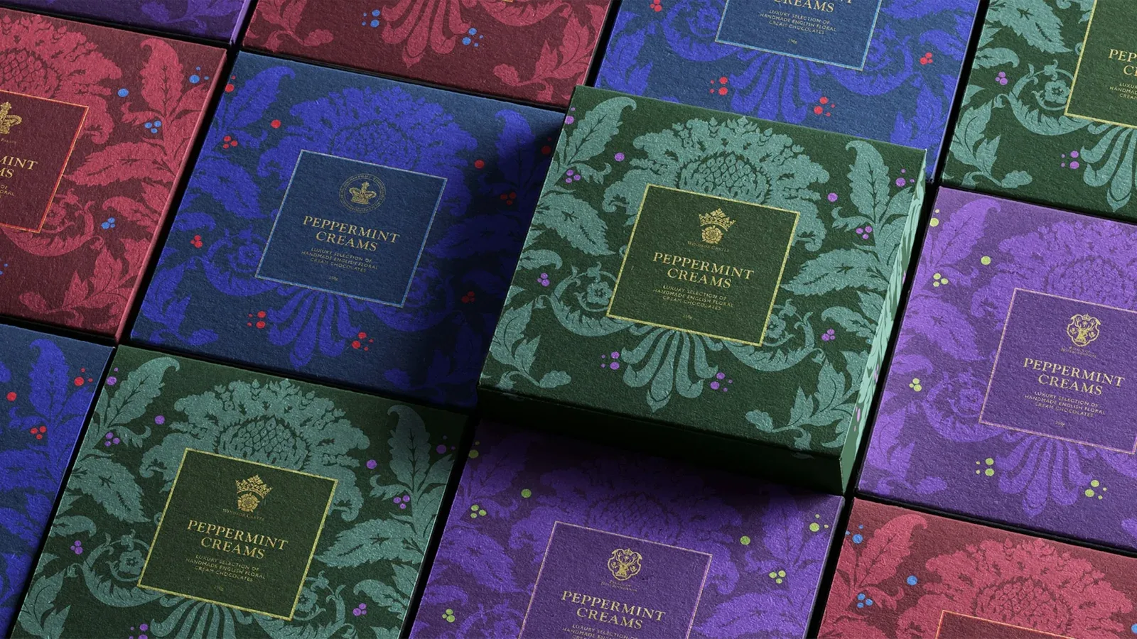 红、绿、紫、蓝等不同颜色的The Palace Collection礼盒组合。