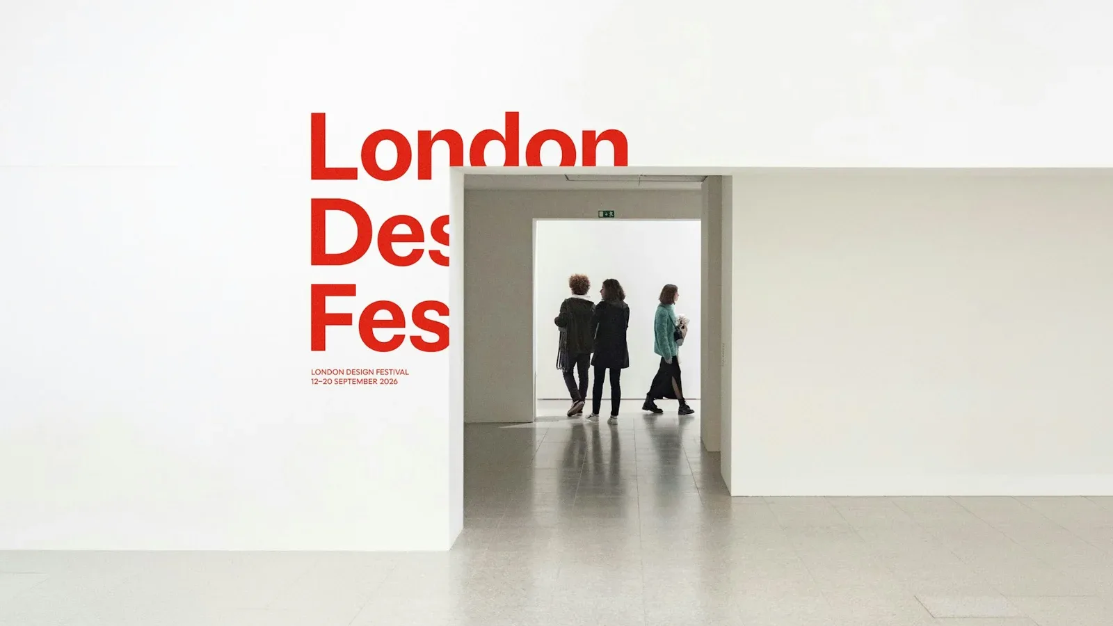 室内白墙上的London Design Festival标识