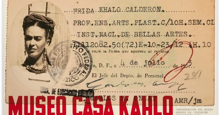 Frida Kahlo档案肖像和红色Museo Casa Kahlo字样