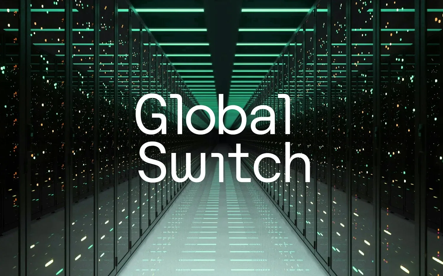 数据中心服务器通道尽头出现Global Switch白色字标，绿色灯光沿机柜延伸。